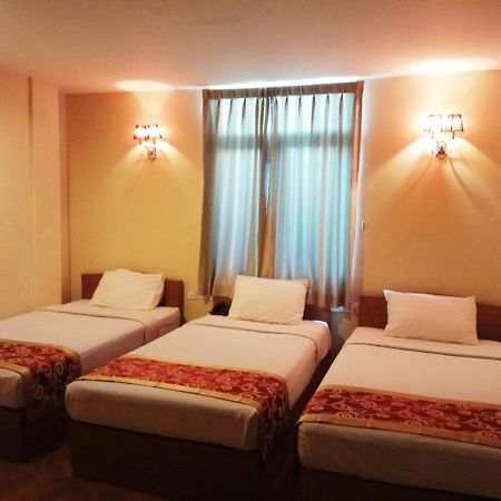 Pleasure View Hotel Yangon Esterno foto