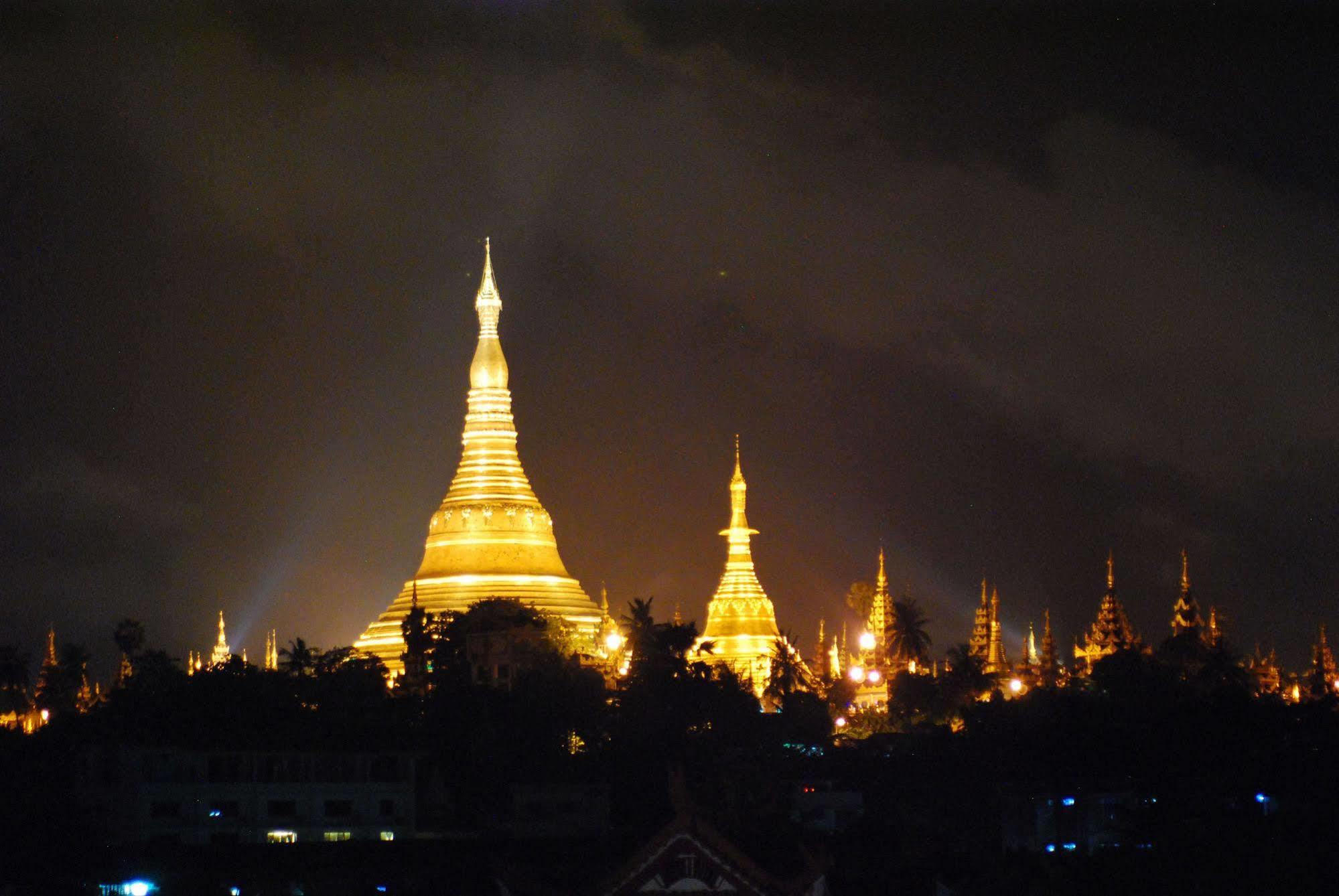 Pleasure View Hotel Yangon Esterno foto