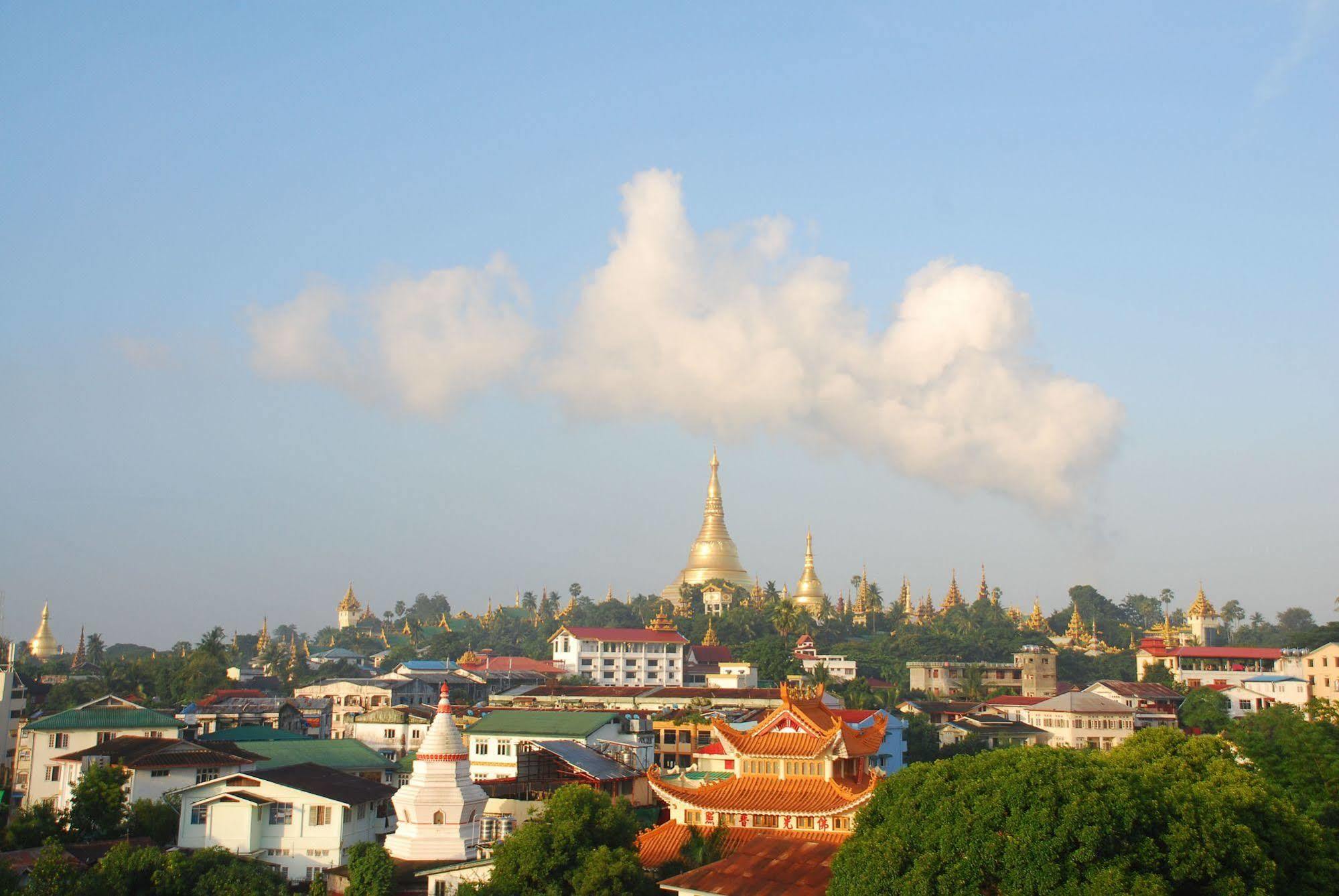 Pleasure View Hotel Yangon Esterno foto