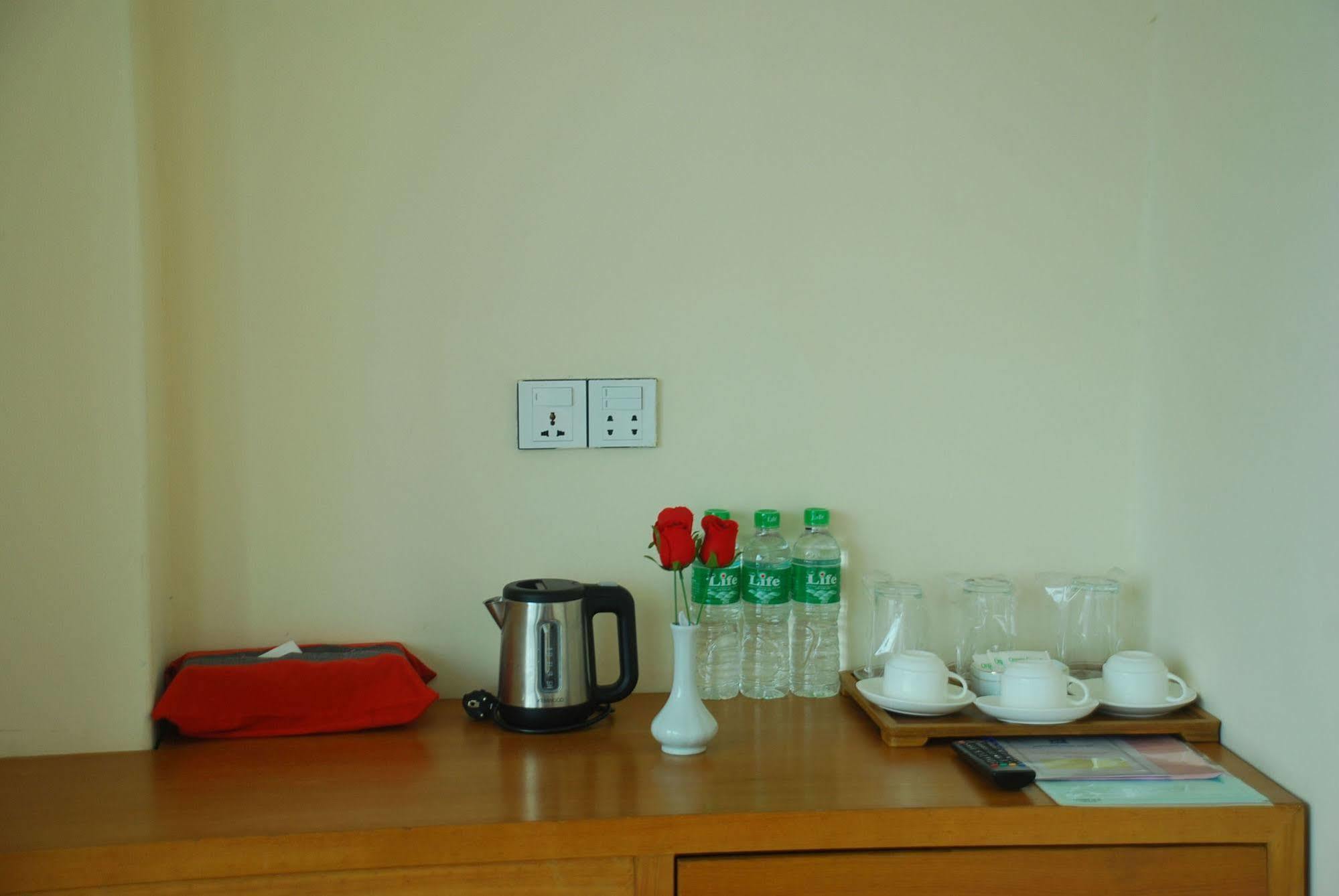 Pleasure View Hotel Yangon Esterno foto