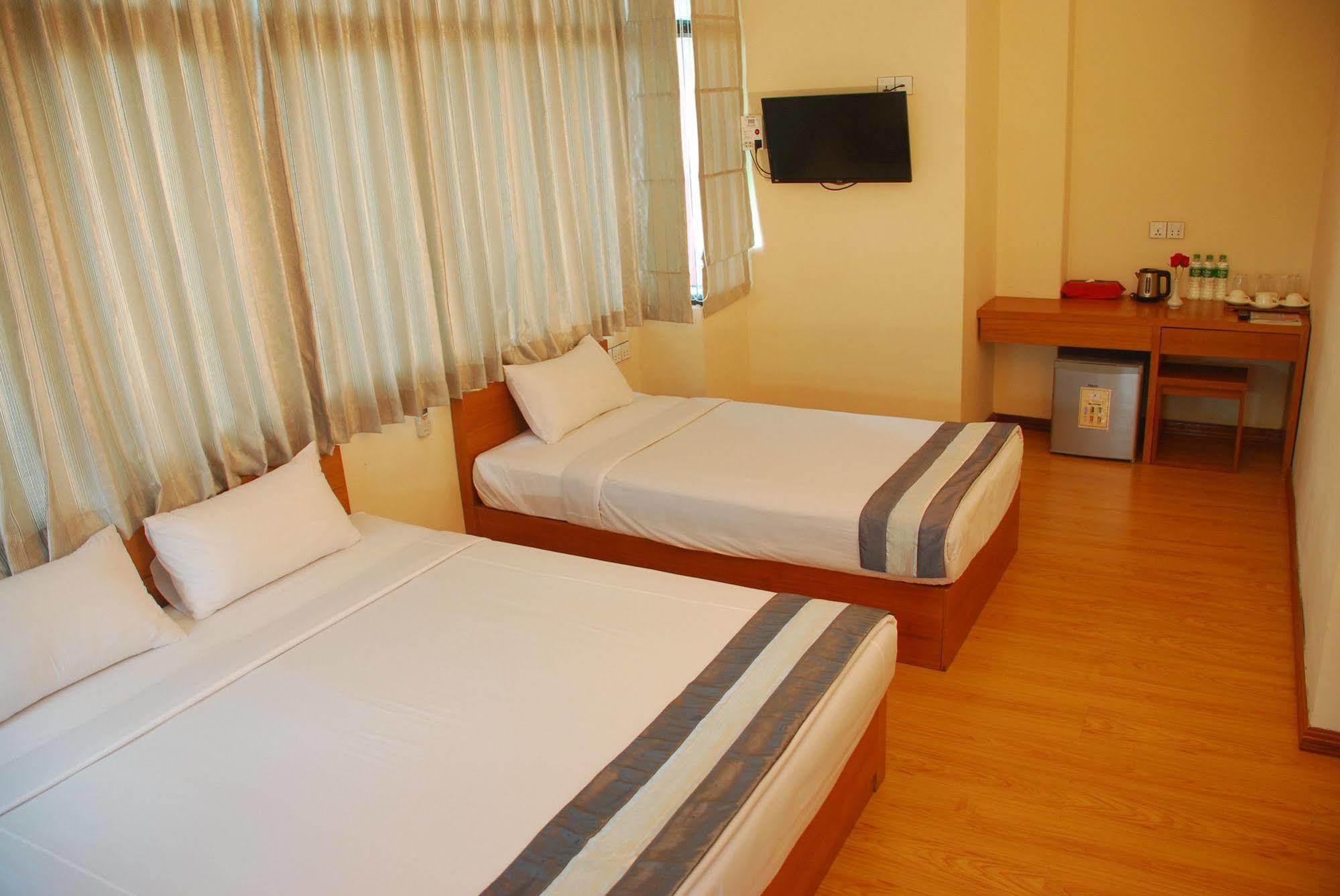 Pleasure View Hotel Yangon Esterno foto