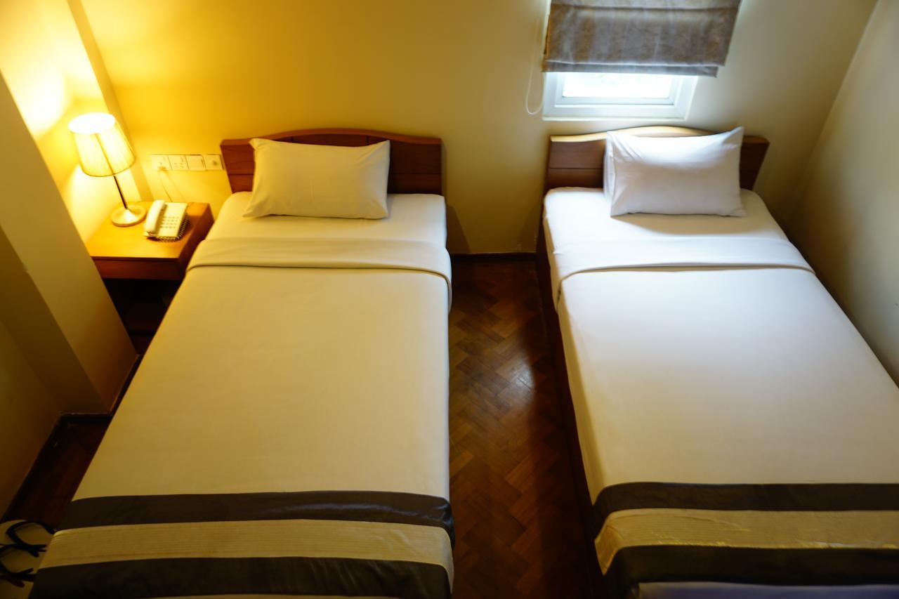 Pleasure View Hotel Yangon Esterno foto