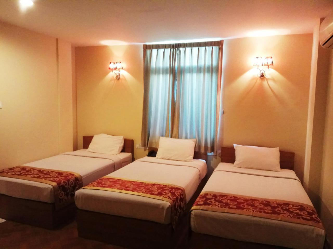 Pleasure View Hotel Yangon Esterno foto