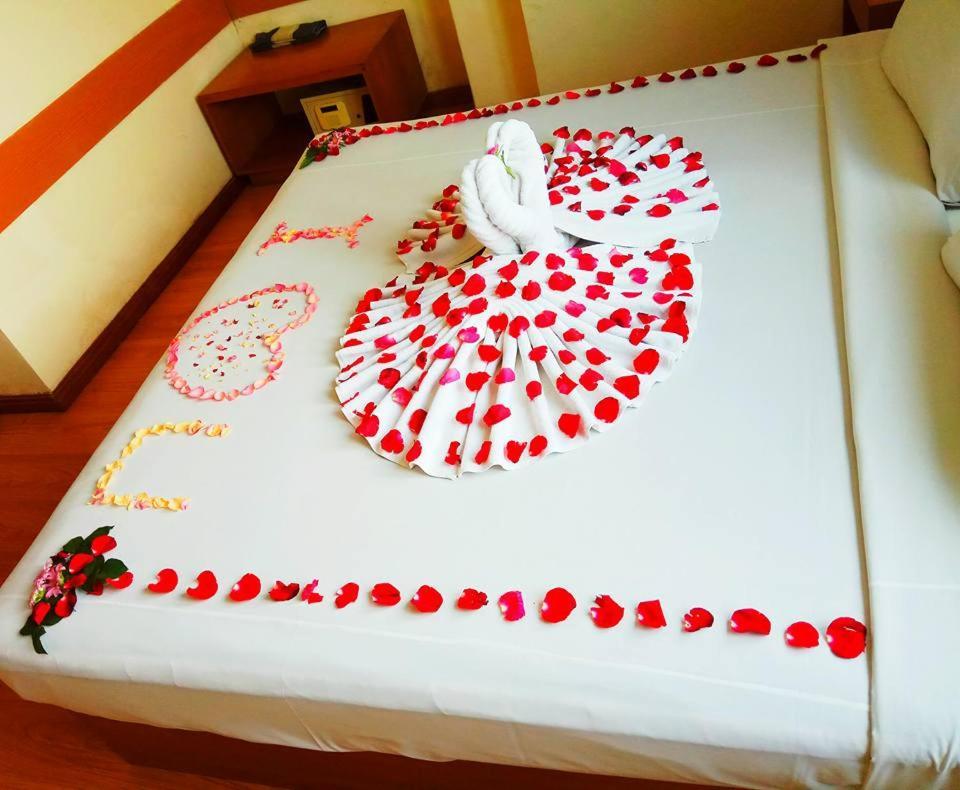 Pleasure View Hotel Yangon Esterno foto