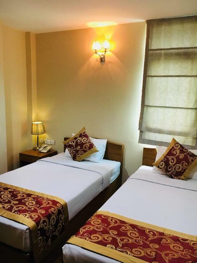 Pleasure View Hotel Yangon Esterno foto